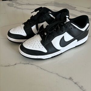 Nike Black and White Women's Sneakers
